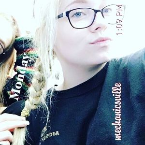 Meet your Posher, Olivia